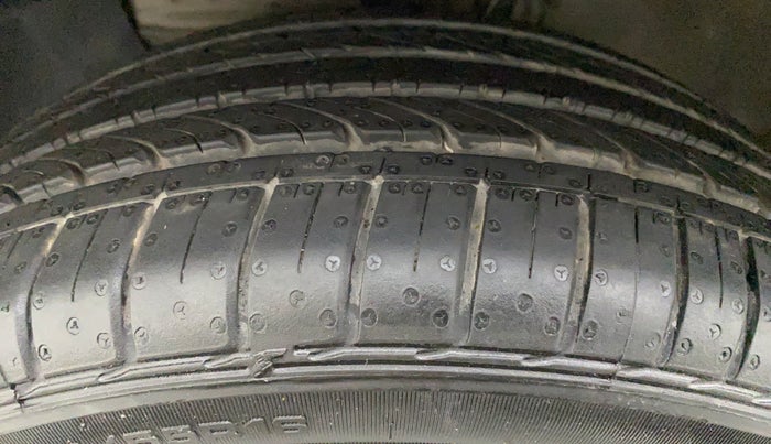 2015 Hyundai Elite i20 ASTA 1.2, Petrol, Manual, 99,979 km, Left Front Tyre Tread