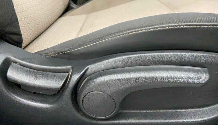 2017 Hyundai Elite i20 ASTA 1.2, Petrol, Manual, 25,579 km, Driver Side Adjustment Panel