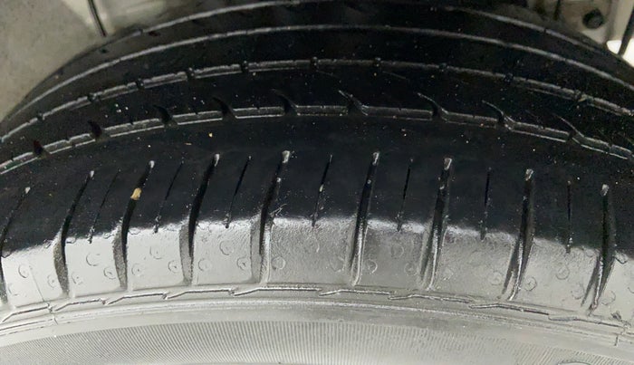 2017 Hyundai Elite i20 ASTA 1.2, Petrol, Manual, 25,579 km, Left Rear Tyre Tread