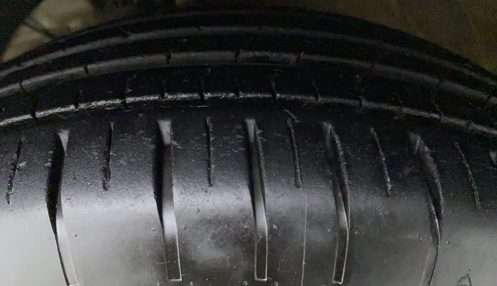 2019 Maruti Swift ZXI (AMT), Petrol, Automatic, 15,445 km, Right Front Tyre Tread