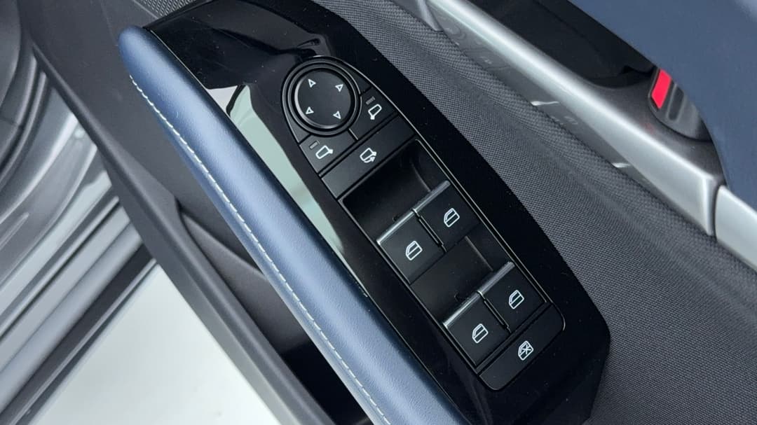 2022 Mazda CX-30 G20 Evolve (FWD), Automatic, 2380 km, Drivers Side Door Panel Controls