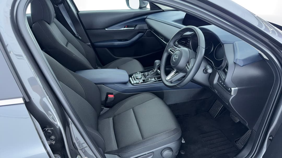 2022 Mazda CX-30 G20 Evolve (FWD), Automatic, 2380 km, Right Side Front Door Cabin View