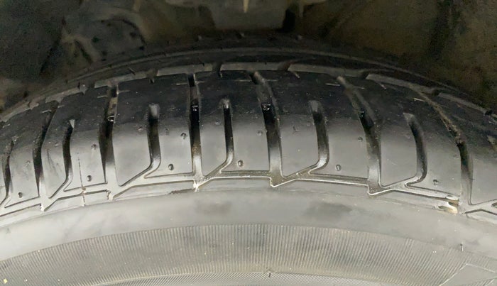 2011 Hyundai Verna FLUIDIC 1.6 VTVT SX, Petrol, Manual, 43,675 km, Left Front Tyre Tread