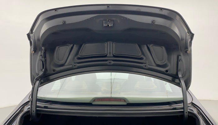 2011 Hyundai Verna FLUIDIC 1.6 VTVT SX, Petrol, Manual, 43,675 km, Boot Door Open