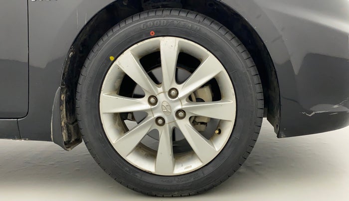 2011 Hyundai Verna FLUIDIC 1.6 VTVT SX, Petrol, Manual, 43,675 km, Right Front Wheel