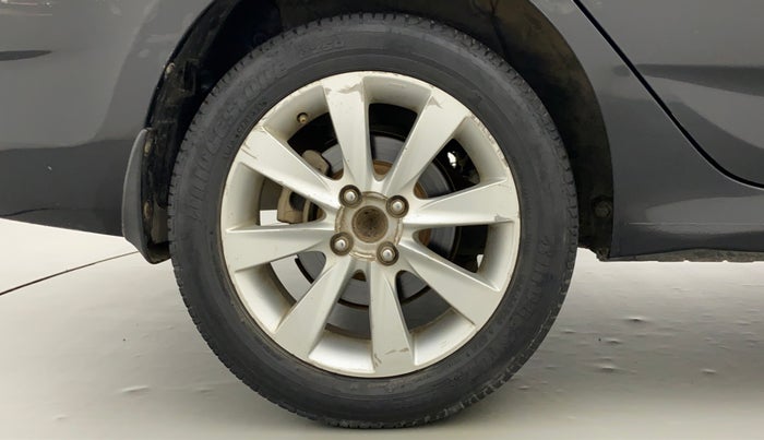 2011 Hyundai Verna FLUIDIC 1.6 VTVT SX, Petrol, Manual, 43,675 km, Right Rear Wheel