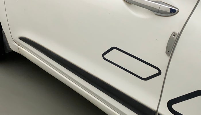 2018 Hyundai Elite i20 ASTA 1.2 (O), Petrol, Manual, 56,065 km, Front passenger door - Minor scratches