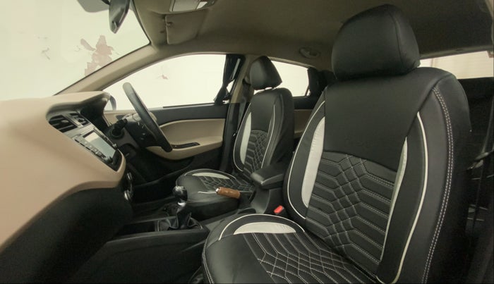 2018 Hyundai Elite i20 ASTA 1.2 (O), Petrol, Manual, 56,065 km, Right Side Front Door Cabin
