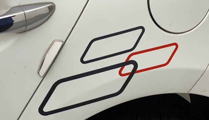 2018 Hyundai Elite i20 ASTA 1.2 (O), Petrol, Manual, 56,065 km, Left quarter panel - Graphic sticker