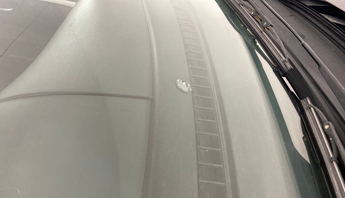 2015 Maruti Swift VXI D, Petrol, Manual, 87,963 km, Front windshield - Minor spot on windshield