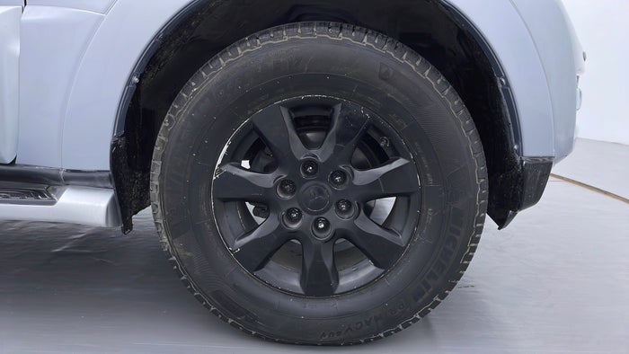 MITSUBISHI PAJERO-Right Front Tyre