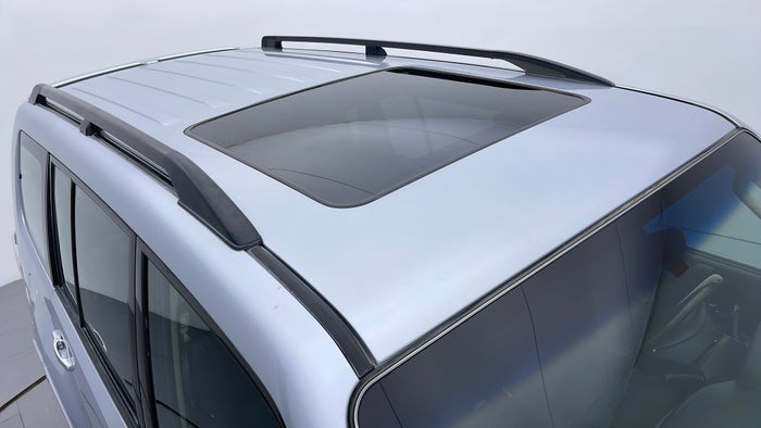 MITSUBISHI PAJERO-Roof/Sunroof View