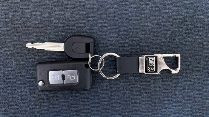 MITSUBISHI PAJERO-Key Close-up
