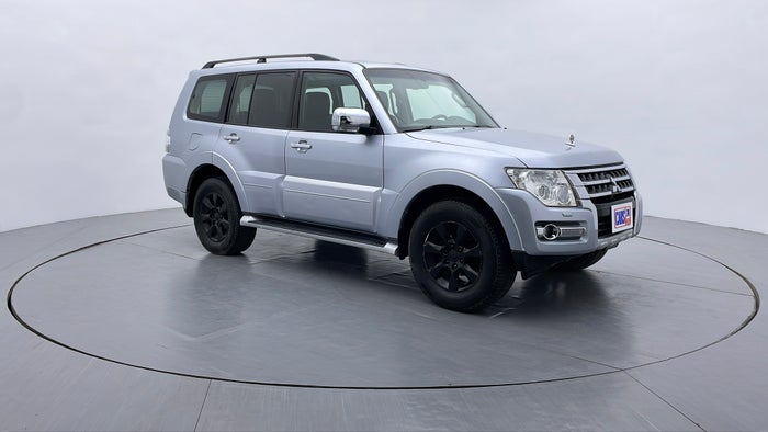 MITSUBISHI PAJERO-Right Front Diagonal (45- Degree) View