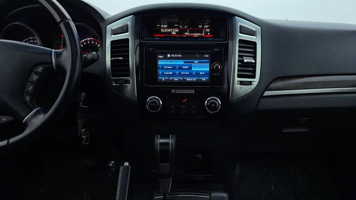 MITSUBISHI PAJERO-Center Console