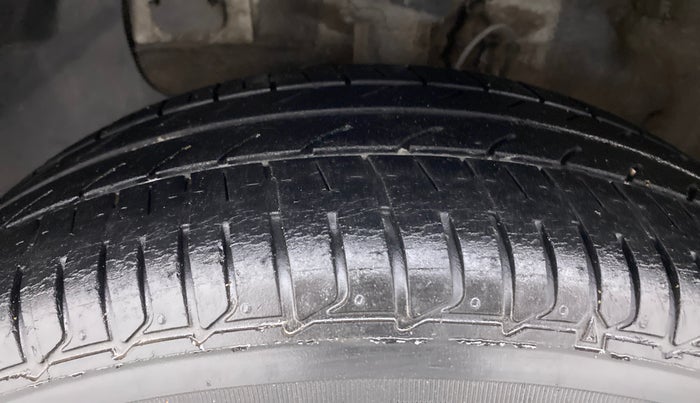 2017 Hyundai Elite i20 SPORTZ 1.2, Petrol, Manual, 29,480 km, Left Front Tyre Tread