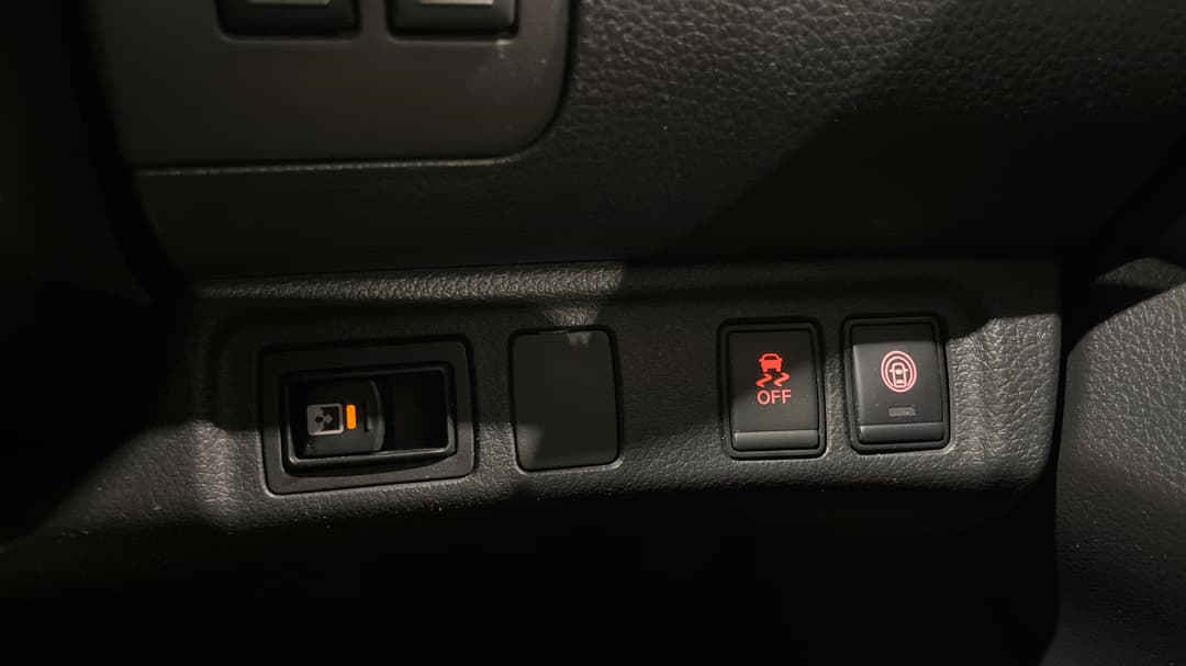 2023 Nissan Navara Pro-4x (4x4), Automatic, 55001 km, Utility Switches/Buttons