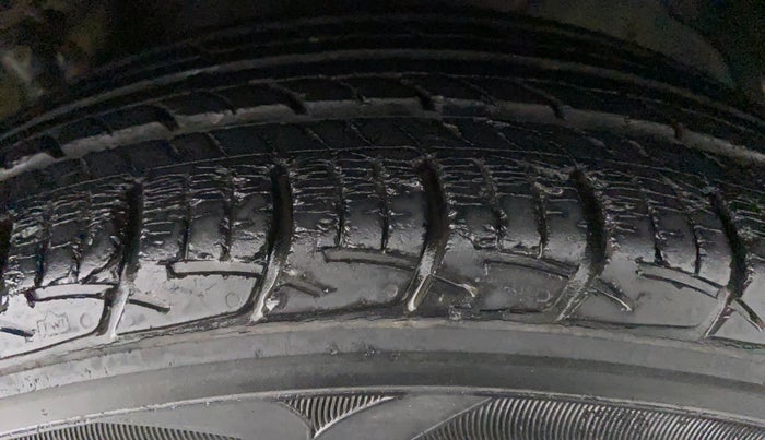 2015 Maruti Ciaz VXI, Petrol, Manual, 44,283 km, Left Front Tyre Tread