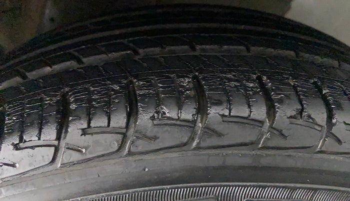 2015 Maruti Ciaz VXI, Petrol, Manual, 44,283 km, Left Rear Tyre Tread