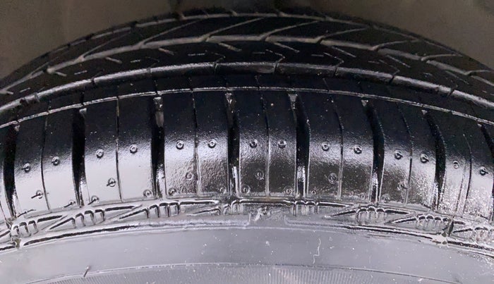 2010 Maruti Ritz LXI, Petrol, Manual, 24,902 km, Right Front Tyre Tread