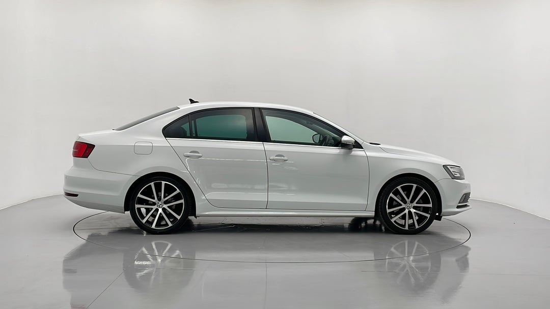 2016 Volkswagen Jetta 155 Tsi Highline Sport, Automatic, 79824 km, Right Side View