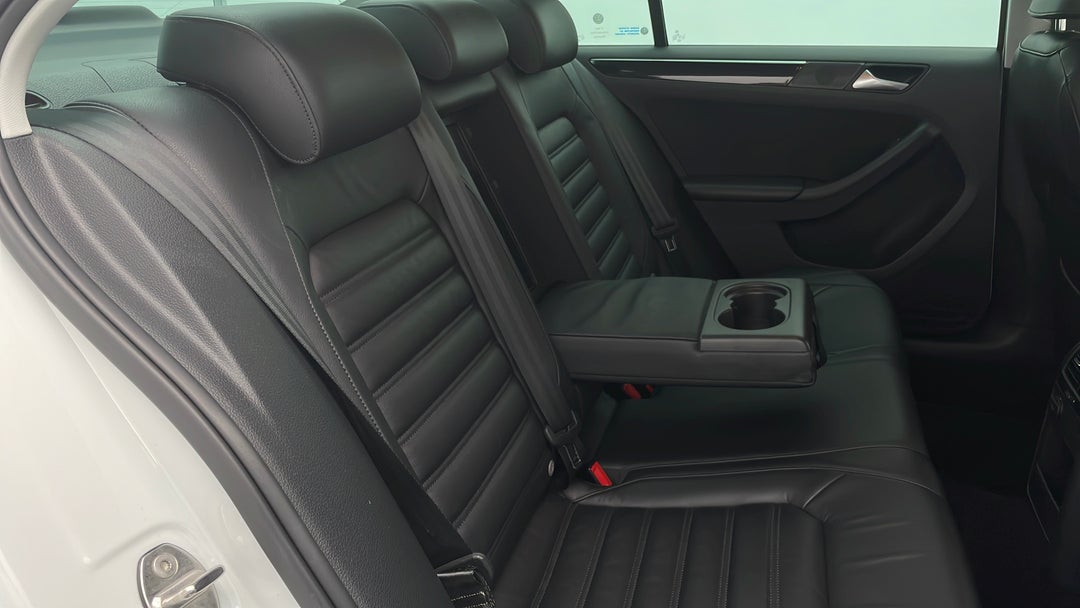 2016 Volkswagen Jetta 155 Tsi Highline Sport, Automatic, 79824 km, Right Side Rear Door Cabin View