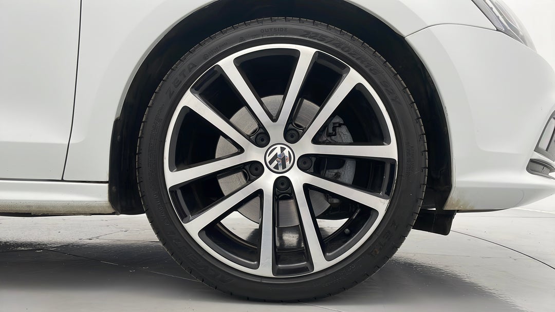 2016 Volkswagen Jetta 155 Tsi Highline Sport, Automatic, 79824 km, Right Front Wheel