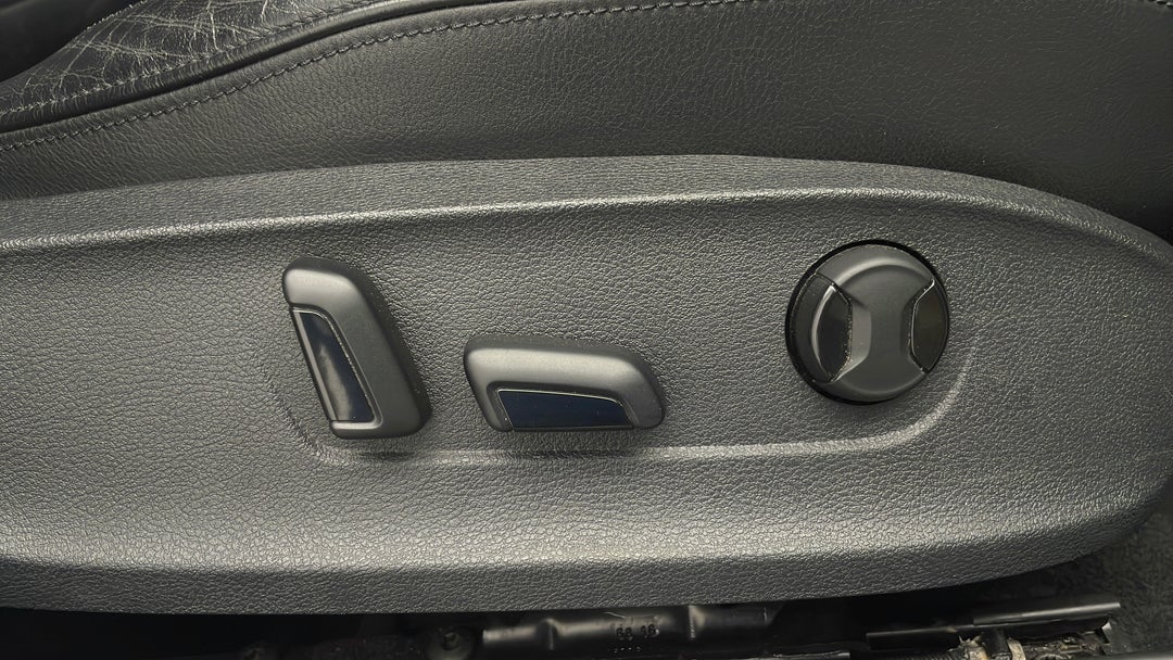 2016 Volkswagen Jetta 155 Tsi Highline Sport, Automatic, 79824 km, Drivers Side Adjustment Panel