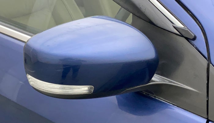 2018 Maruti Ciaz ALPHA  AT 1.5 SHVS PETROL, Petrol, Automatic, 1,04,059 km, Right rear-view mirror - Minor folding noise