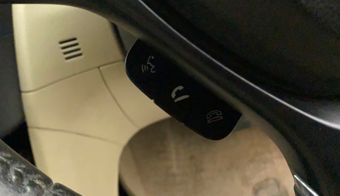 2018 Maruti Ciaz ALPHA  AT 1.5 SHVS PETROL, Petrol, Automatic, 1,04,059 km, Steering wheel - Phone control not functional
