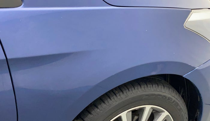 2018 Maruti Ciaz ALPHA  AT 1.5 SHVS PETROL, Petrol, Automatic, 1,04,059 km, Right fender - Slightly dented