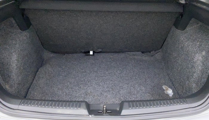 2015 Volkswagen Cross Polo HIGHLINE PETROL, Petrol, Manual, 35,944 km, Boot Inside