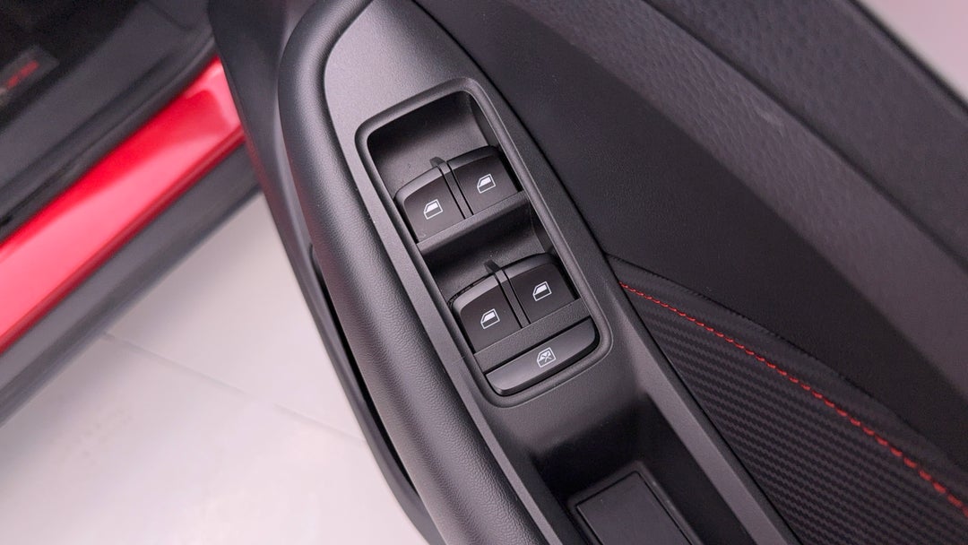 2021 MG Zst Essence, Automatic, 61158 km, Drivers Side Door Panel Controls