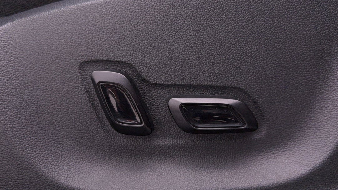 2021 MG Zst Essence, Automatic, 61158 km, Drivers Side Adjustment Panel