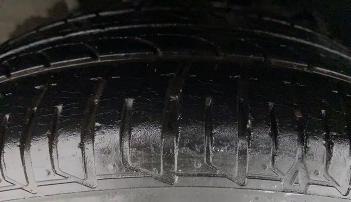 2016 Tata Tiago XZ 1.2 REVOTRON, Petrol, Manual, 29,666 km, Right Rear Tyre Tread