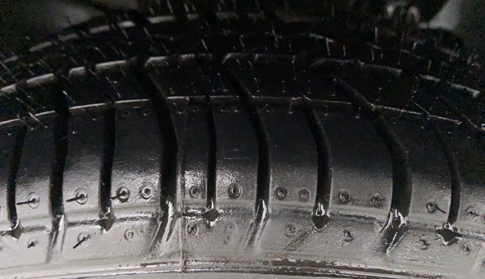 2016 Tata Tiago XZ 1.2 REVOTRON, Petrol, Manual, 29,666 km, Right Front Tyre Tread