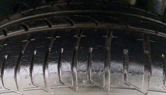 2016 Tata Tiago XZ 1.2 REVOTRON, Petrol, Manual, 29,666 km, Left Rear Tyre Tread