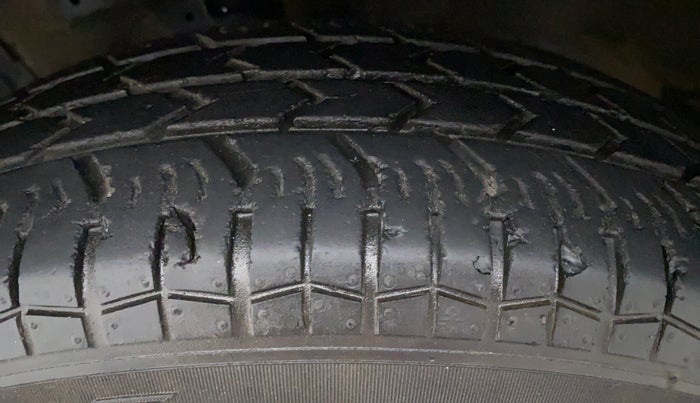 2015 Maruti Swift LXI OPT, Petrol, Manual, 38,848 km, Left Front Tyre Tread