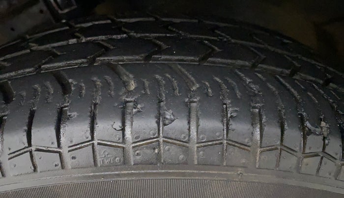 2015 Maruti Swift LXI OPT, Petrol, Manual, 38,848 km, Right Rear Tyre Tread