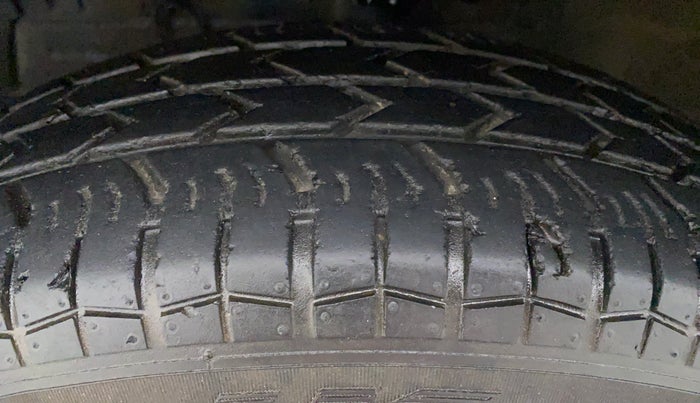 2015 Maruti Swift LXI OPT, Petrol, Manual, 38,848 km, Left Rear Tyre Tread