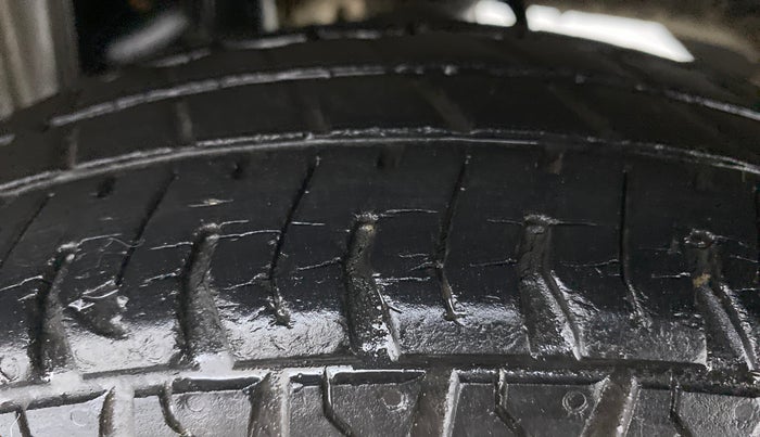 2016 Maruti Alto 800 LXI CNG, CNG, Manual, 36,050 km, Left Rear Tyre Tread