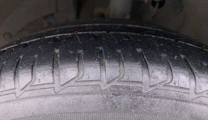 2019 Maruti Baleno ZETA DDIS 190, Diesel, Manual, 80,243 km, Left Front Tyre Tread