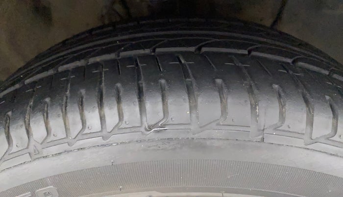 2017 Hyundai Elite i20 ASTA 1.2, Petrol, Manual, 81,901 km, Right Front Tyre Tread