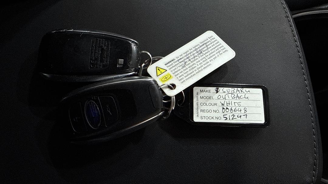 2021 Subaru Outback AWD, Automatic, 117842 km, Key Close-up