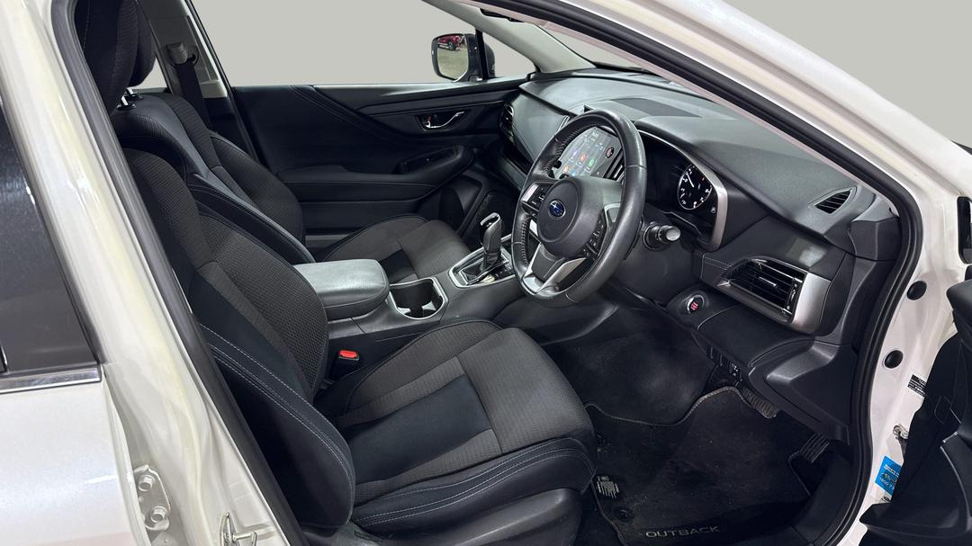 2021 Subaru Outback AWD, Automatic, 117842 km, Right Side Front Door Cabin View