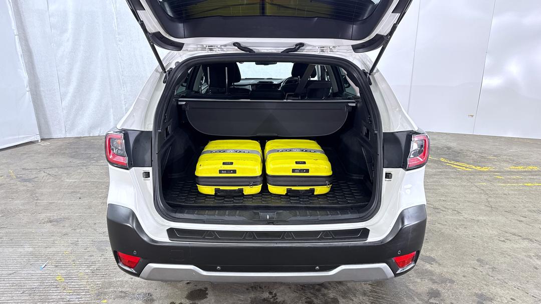 2021 Subaru Outback AWD, Automatic, 117842 km, Boot Inside View with Luggage