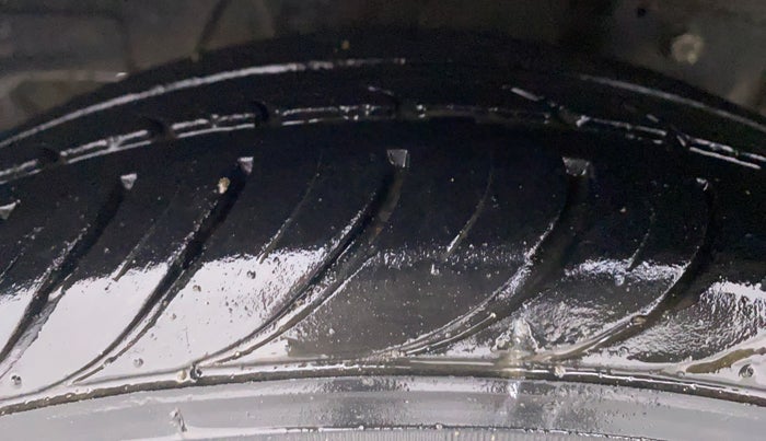 2015 Hyundai Eon MAGNA PLUS, Petrol, Manual, 39,298 km, Right Rear Tyre Tread