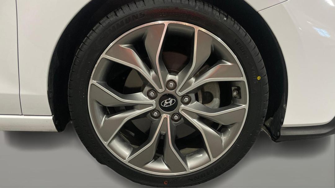 2022 Hyundai i30 N Line, Automatic, 47624 km, Right Front Wheel