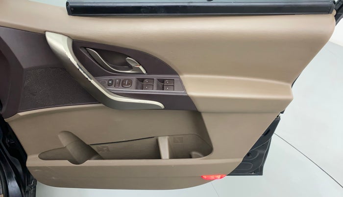 2014 Mahindra XUV500 W6, Diesel, Manual, 87,735 km, Driver Side Door Panels Control