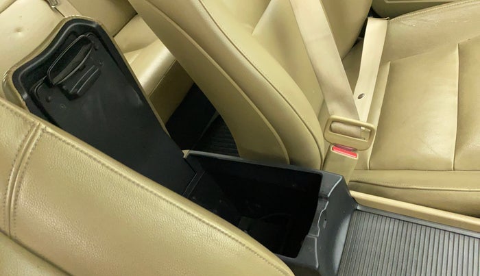2010 Honda Civic 1.8L I-VTEC V MT, Petrol, Manual, 65,513 km, Front left seat (passenger seat) - Armrest has minor damage
